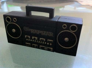 Illustration for article titled The Littlest Def Jam Rapstar Boom Box Flashdrive